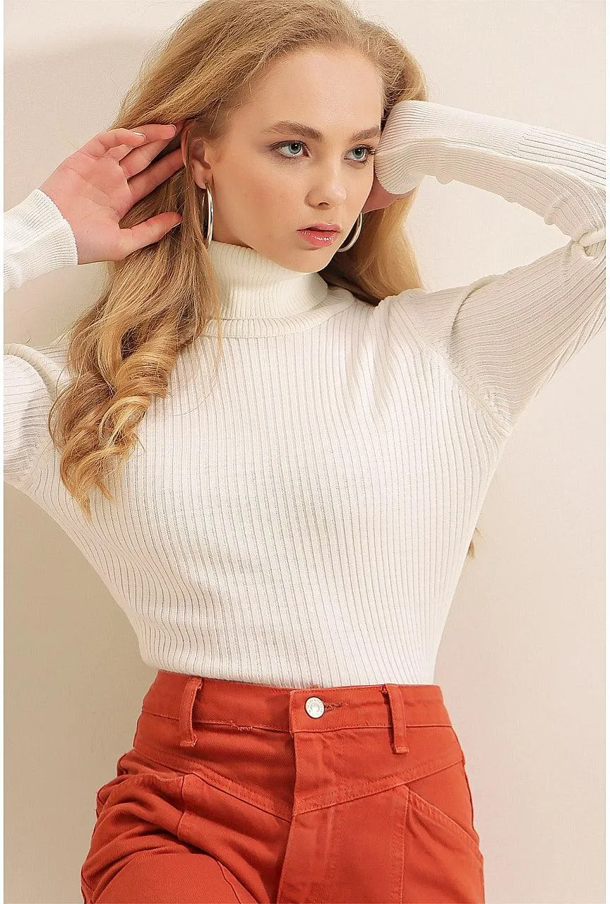 Women's White Turtleneck Knitted Sweater